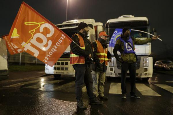 Grève massive des routiers partout en France