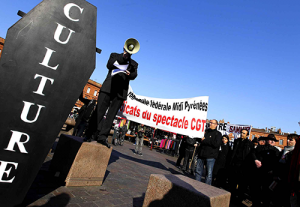 557 heures par an pour son chômage : la vieille lune du MEDEF contre les intermittents du spectacle