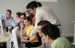 Accidents mortels, reproduction sociale… : pourquoi il faut en finir avec les stages en entreprise pour les jeunes