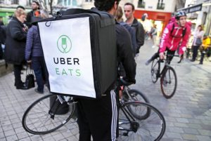 Contre les blocages de leur compte UberEats, les livreurs lyonnais ripostent