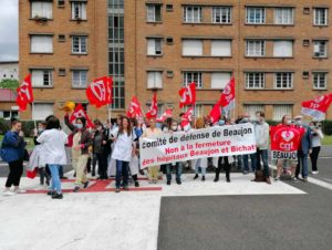 Les hôpitaux Bichat et Beaujon manifestent contre leur fusion-disparition