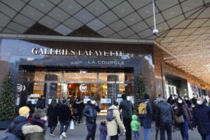 Galeries Lafayette cède 11 magasins pour casser l’emploi et les conquis sociaux