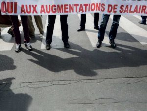Repli des salaires, plus de chômage : ce que l'OCDE prévoit pour la France en 2026