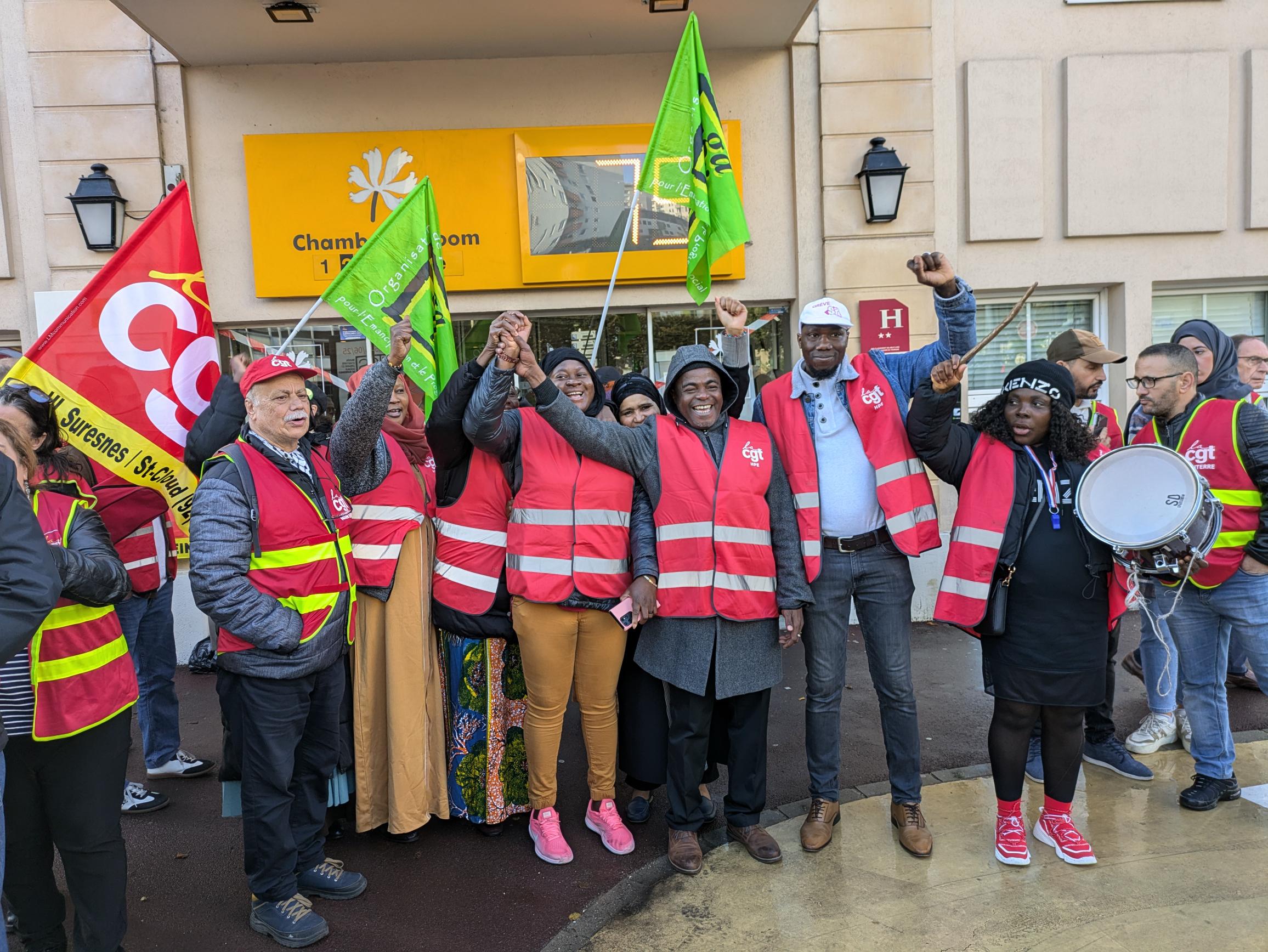 À Suresnes, les femmes de chambre continuent la lutte