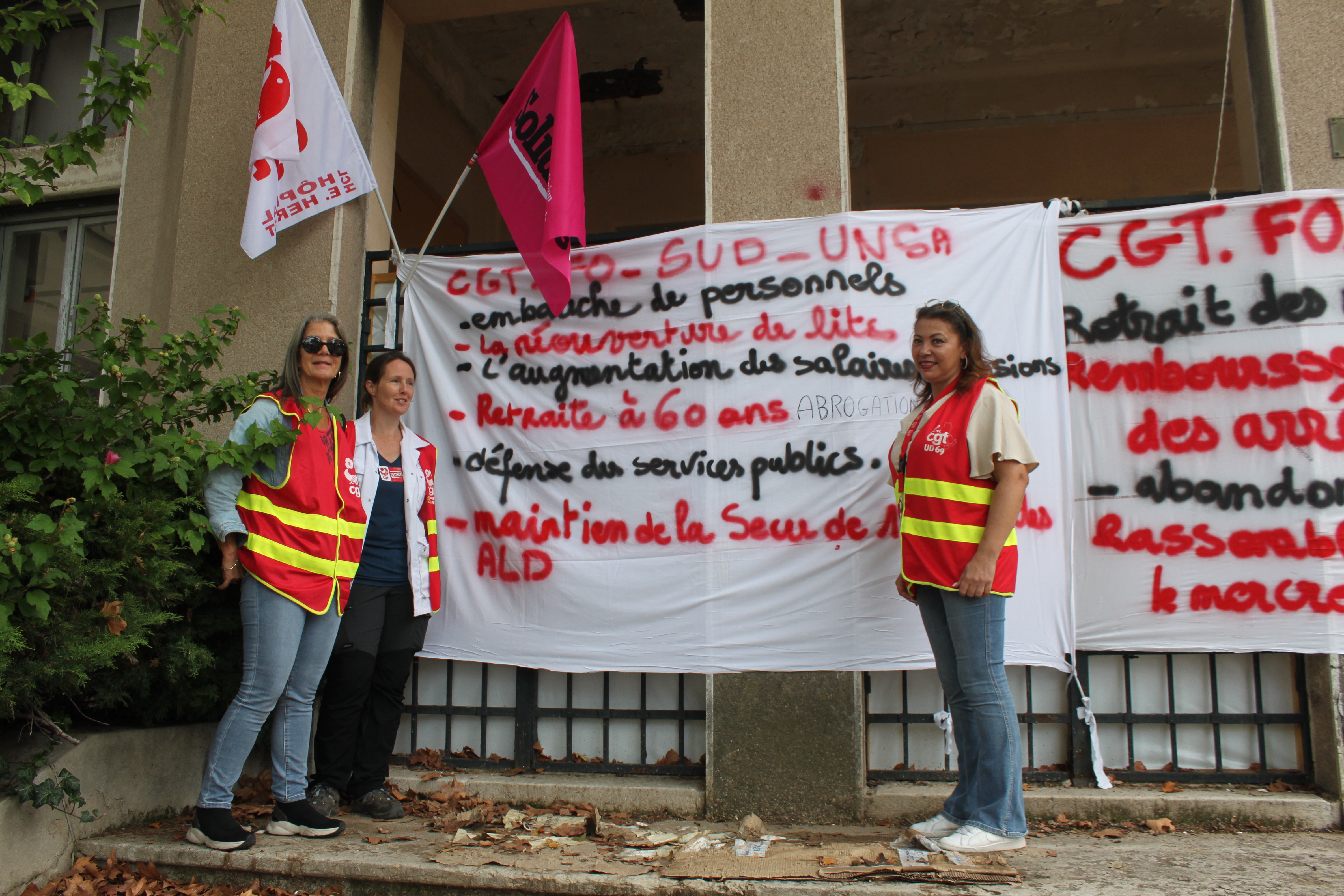 10 septembre : à Lyon, un piquet de grève devant l’hôpital Edouard Herriot