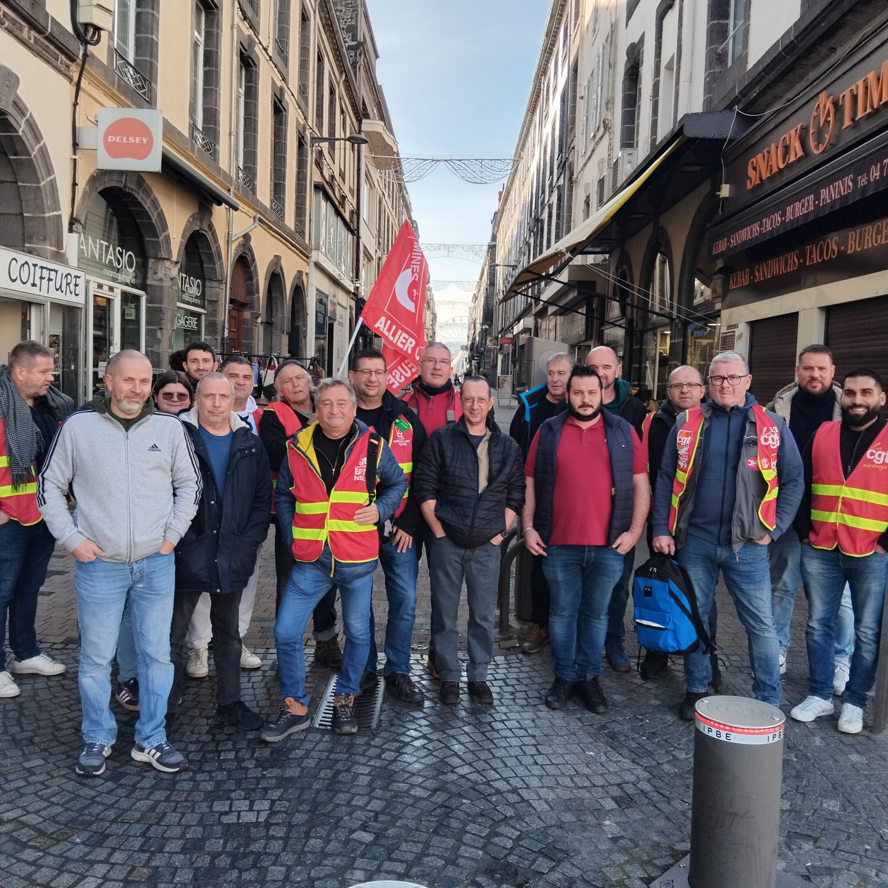 Devant les prud'hommes, la solidarité des métallos autour de Maxime Clermont