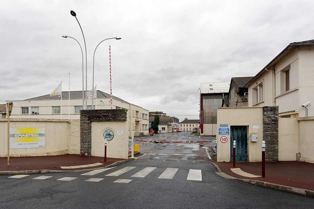 Des &eacute;l&egrave;ves qu'on veut dissuader de chanter Lavilliers, salari&eacute;s mobilis&eacute;s : &agrave; Commentry, l'aci&eacute;rie veut &laquo; travailler encore &raquo; 