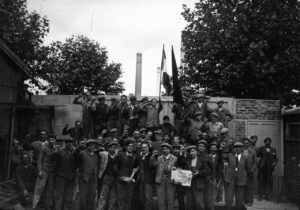 « Des rires et des flonflons » : quand les lecteurs de La Vie ouvrière se souvenaient du Front populaire, 20 ans après