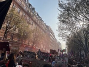 Rejet de Némésis et « joie militante » : à Paris, au cœur de la manifestation du 8-mars pour les droits des femmes