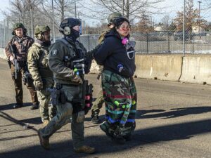 Comment ils ont fait reculer l'ICE : trois Américains à Paris pour témoigner de la résistance contre Trump