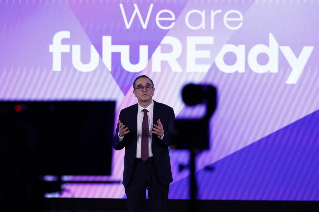 Jusqu'&agrave; 20 % d'ing&eacute;nieurs en moins : la seule chose que Renault r&eacute;volutionne... c'est le dumping social