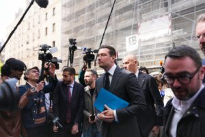 Du libéralisme de Le Pen père au déjeuner Bardella-Medef : RN et patronat, c'est une longue histoire de copinage