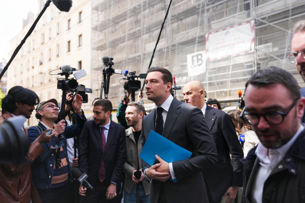 Du lib&eacute;ralisme de Le Pen p&egrave;re au d&eacute;jeuner Bardella-Medef : RN et patronat, c'est une longue histoire de copinage