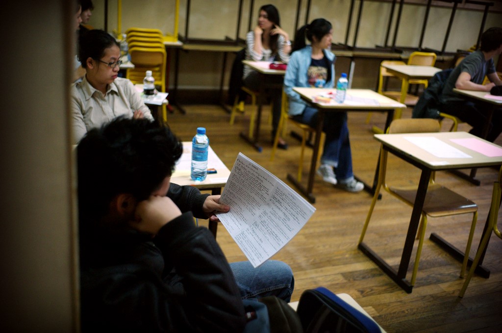&laquo; On reproche tout aux jeunes &raquo; : Le dipl&ocirc;me, un atout pour le monde du travail mais pas une protection