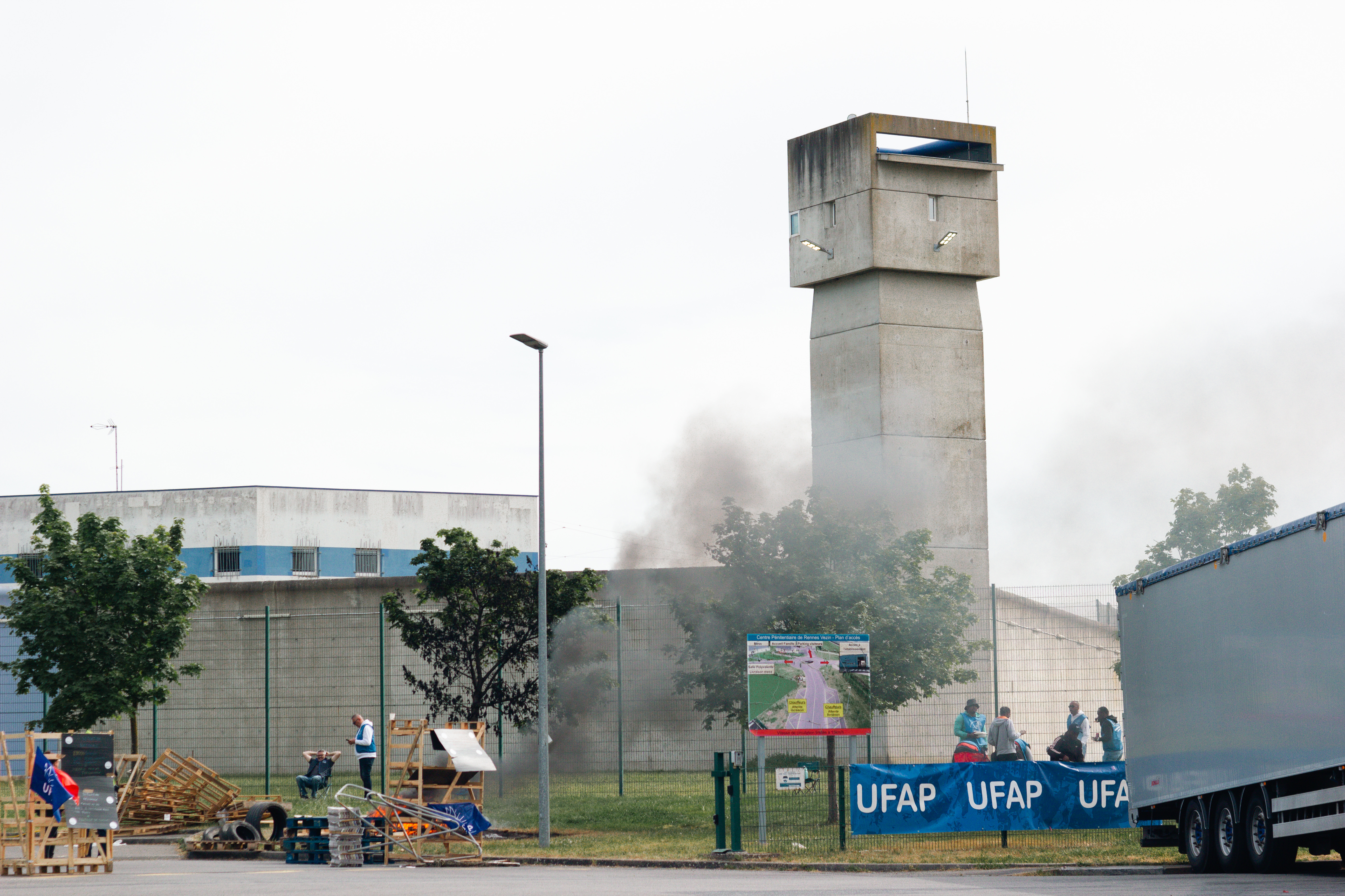 Surpopulation carc&eacute;rale, manque d'effectifs, tension g&eacute;n&eacute;rale&hellip; &Agrave; la prison de Rennes-Vezin, les matons sont &agrave; bout