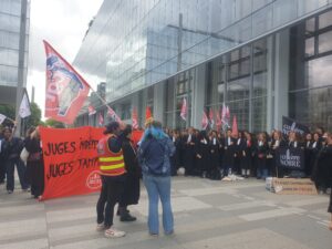 « Plaider-coupable », réforme des cours criminelles... le monde de la justice se dresse contre le projet de loi SURE