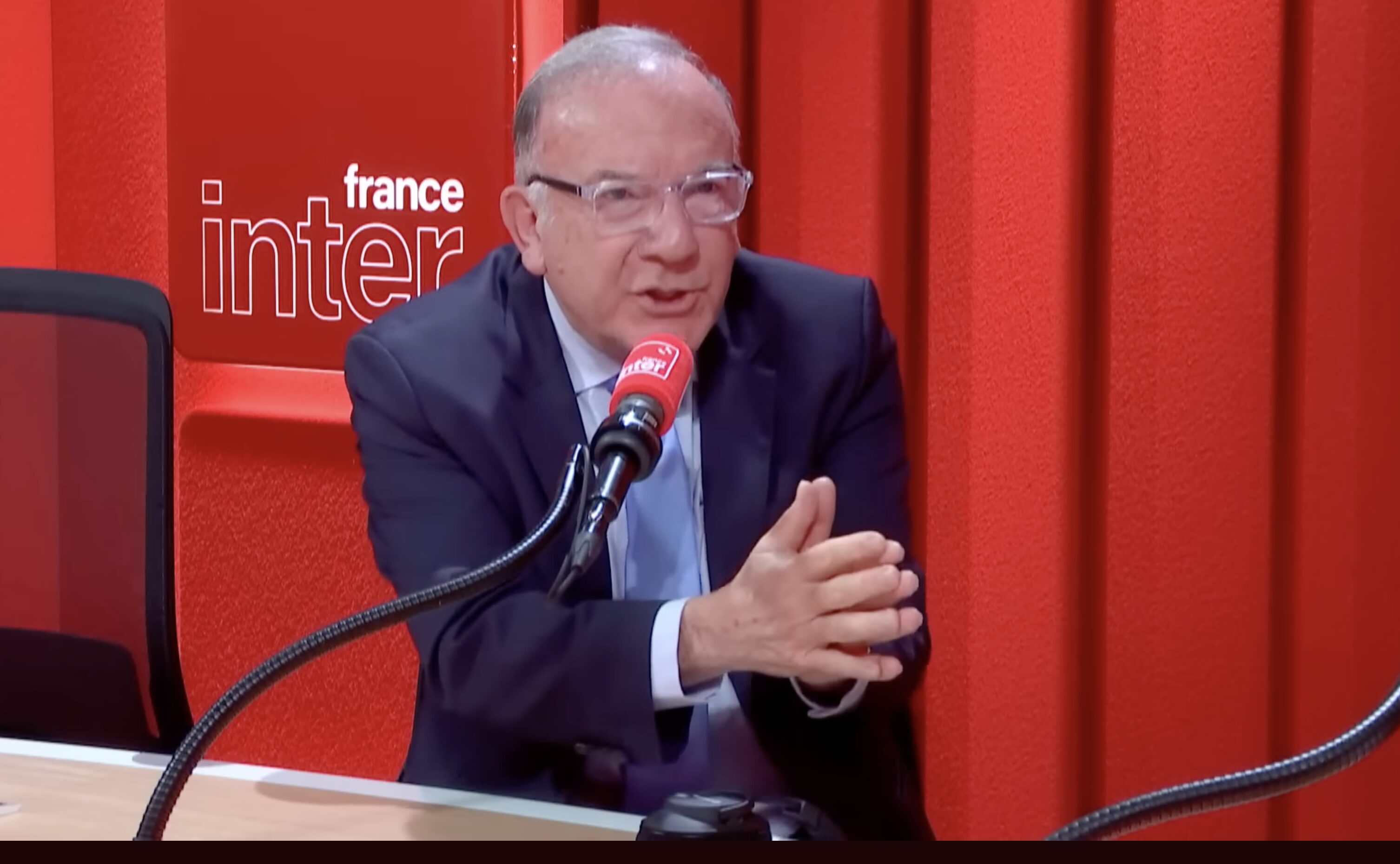 &laquo; Il faut voir tout le monde &raquo; : Pierre Gattaz assure le SAV du Medef apr&egrave;s la rencontre avec Jordan Bardella