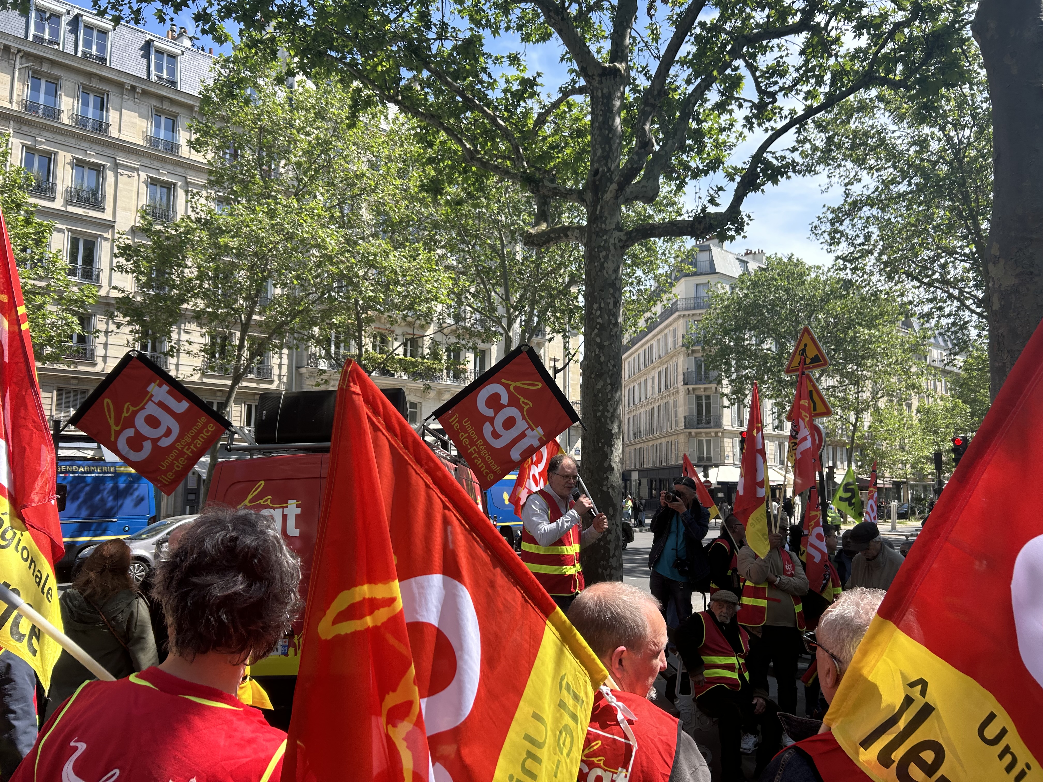 &laquo; On en a marre de compter les morts &raquo; : &agrave; Paris, les syndicats exigent des mesures contre l'ins&eacute;curit&eacute; au travail