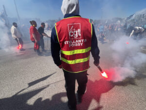 « Il y aura des actions coup de poing » : à Stellantis Poissy, les ouvriers mobilisés promettent de ne pas en rester là