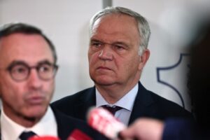 L'intersyndicale vent debout contre la nomination de François-Noël Buffet au poste de Défenseur des droits