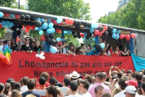 « On me traite comme un pervers » : des personnes LGBT racontent les discriminations qu'elles subissent au travail