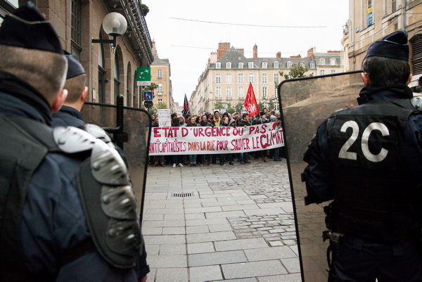 Rennes (35), le 28/11/2015. Rassemblement et marche pour le climat en marge de la COP 21