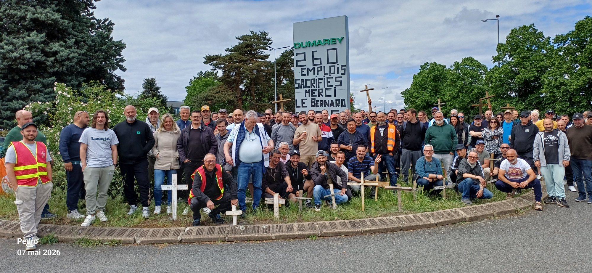Fermeture de Dumarey : dans la Loire, les salari&eacute;s en gr&egrave;ve accusent leur patron, un &laquo; Bernard Tapie belge &raquo;