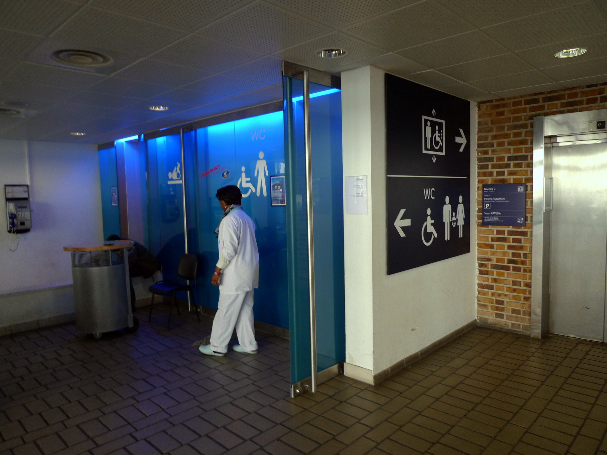 &laquo; Pipi payant, Wi-Fi gratuit &raquo; : pourquoi le combat pour des toilettes gratuites en gare de Rennes nous concerne tous