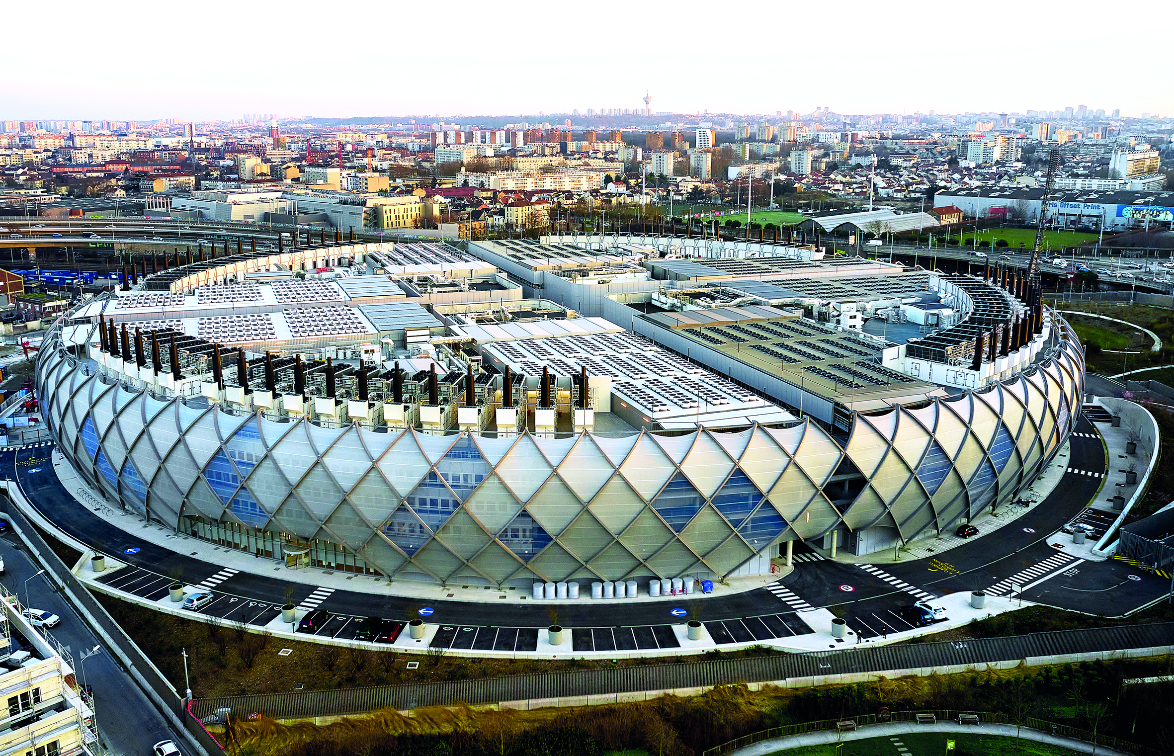 Gourmand en terres, eau et &eacute;lectricit&eacute; : le &laquo; data center &raquo; va-t-il d&eacute;vorer la France ?