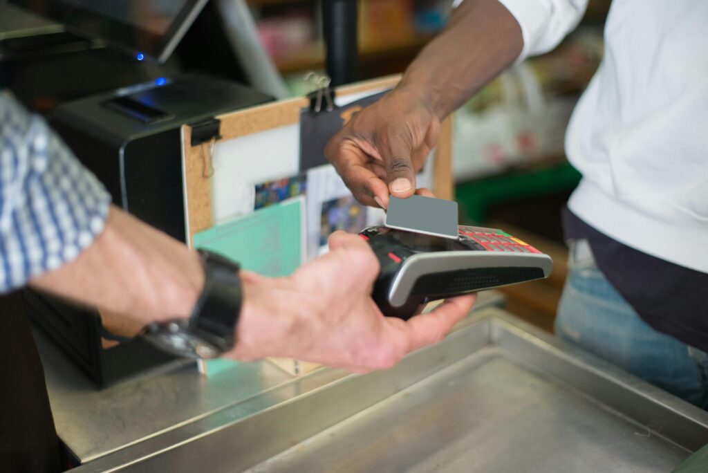 38 des 40 branches que représente la CGT Commerces et service font face à un « tassement des salaires » suite à l'augmentation du SMIC en 2026.
