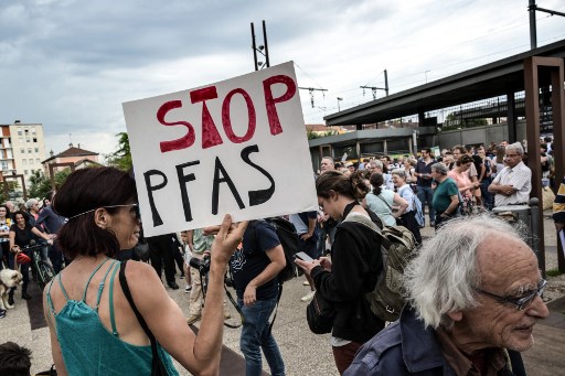 Appel à une marche festive pour une interdiction de l'usage des polluants perfluorés, aux niveaux national et international, au nom du principe de précaution