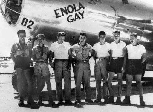 Les 6 et 9 août 1945, les États-Unis larguaient deux bombes atomiques sur Hiroshima et Nagasaki, entraînant la reddition du Japon et la fin de la Seconde Guerre mondiale.