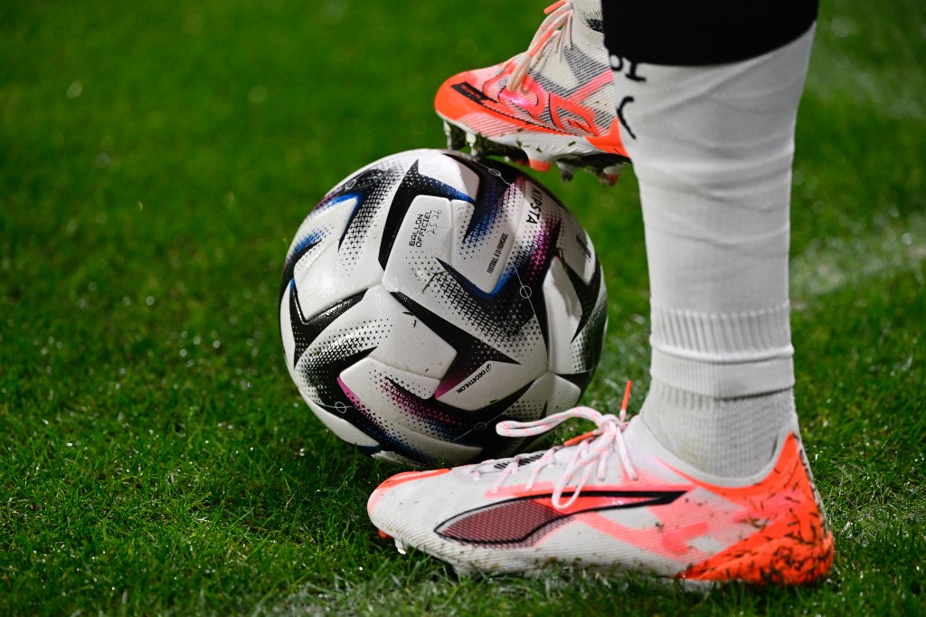 On ne na&icirc;t pas sport populaire on le devient : ce que le football doit &agrave; Abraham Henri Kleynhoff