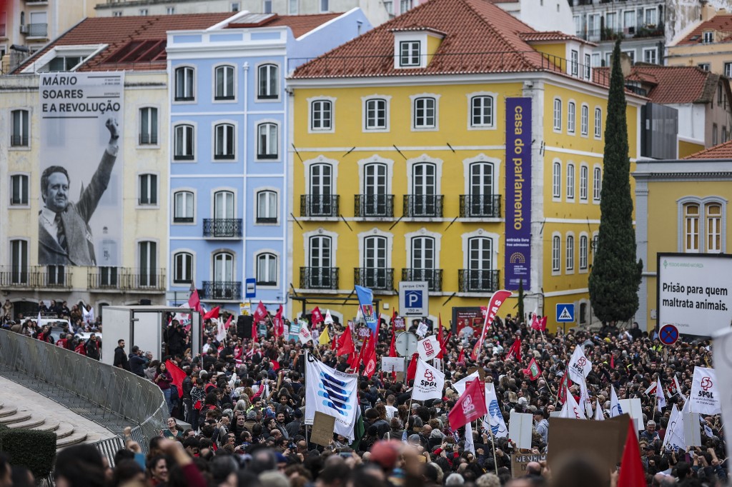 Licenciements simplifi&eacute;s, contrats (tr&egrave;s) courts&hellip; Au Portugal, les syndicats unis contre la r&eacute;forme du Code du travail