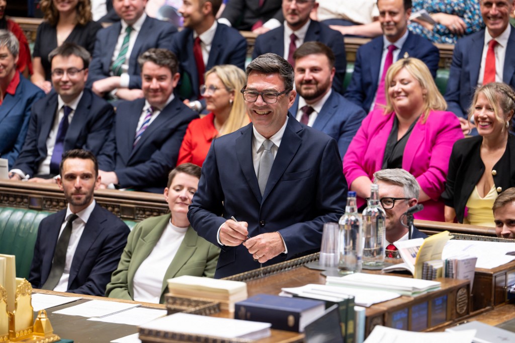 &laquo; Socialiste &raquo; ou blairiste : qu'attendre d'Andy Burnham, tombeur de Keir Starmer au Royaume-Uni ?