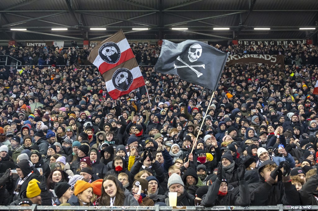 FBL-GER-BUNDESLIGA-ST PAULI-HAMBURG