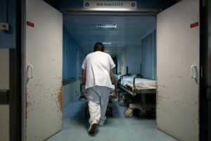 Chantage à l’emploi, stress, burn-out : quand la souffrance psychique tourmente les agents publics