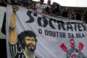 Élan collectif (6-11) - Autogestion, résistance à la dictature : la démocratie corinthiane, l'espoir d'un autre football au Brésil