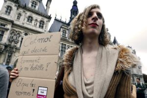 Discriminations à l'embauche : le monde du travail, un univers si souvent hostile aux personnes transgenres
