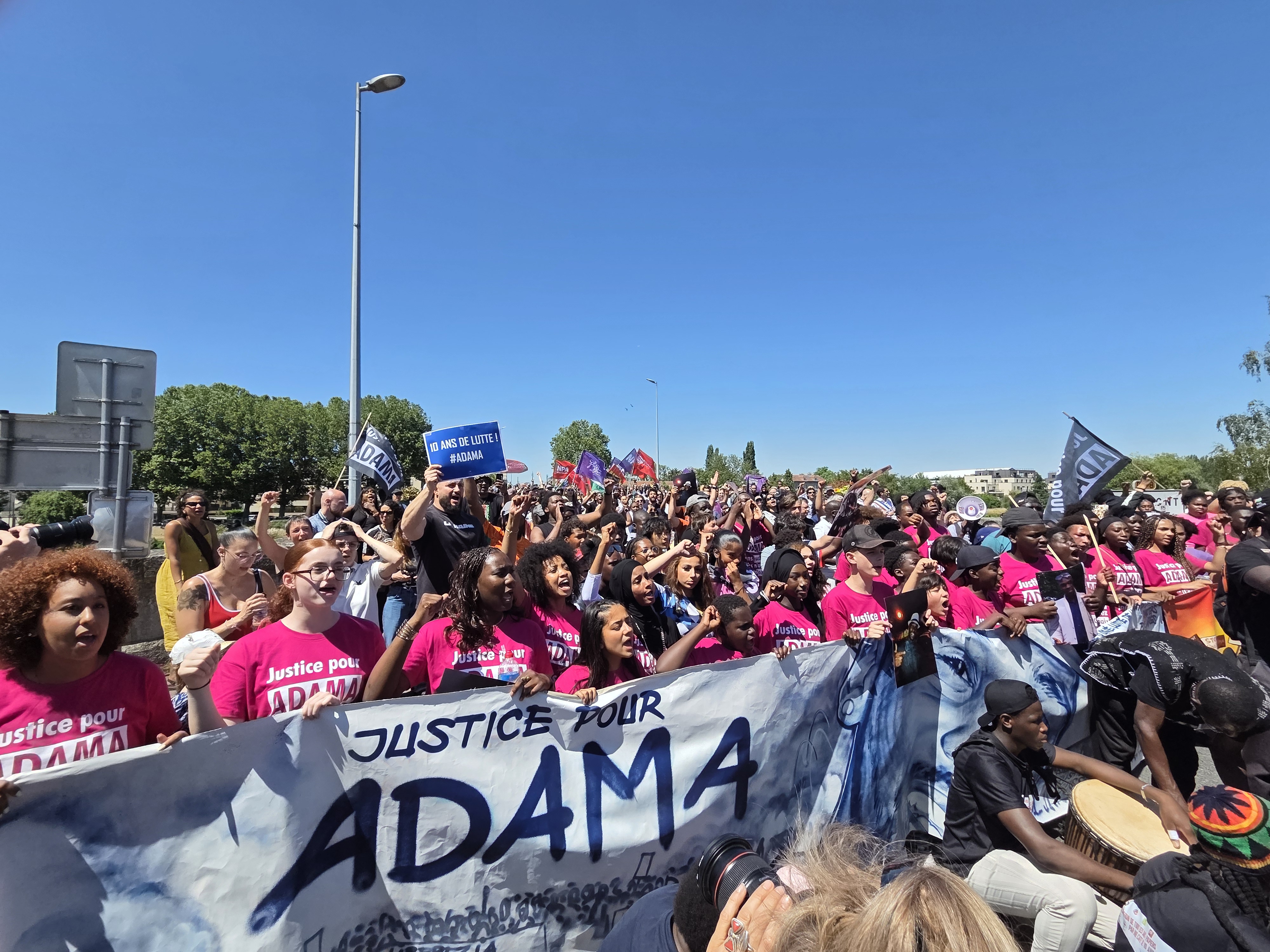 10 ans apr&egrave;s : &agrave; la marche pour Adama Traor&eacute;, une &laquo; nouvelle g&eacute;n&eacute;ration de militants &raquo; contre les violences polici&egrave;res 