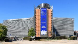 L'Europe revoit à la baisse ses objectifs de réduction des émissions carbone : « C'est la victoire des gros pollueurs  »