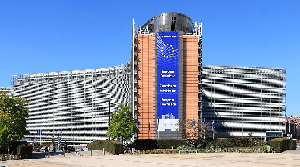 L'Europe revoit à la baisse ses objectifs de réduction des émissions carbone : « C'est la victoire des gros pollueurs »