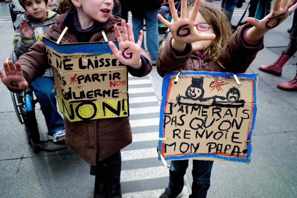 &laquo; Les dominants d&eacute;politisent toujours les mineurs &raquo; : parents et enfants en manif', une histoire de transmission
