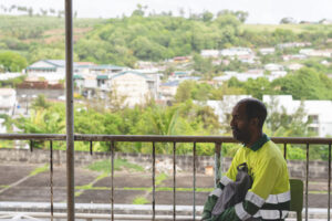 Salaires faibles, vie chère, carrière hachée... En Martinique, l'injuste précarité des agents publics