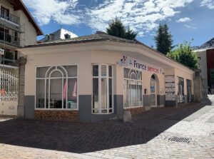 Suppression de postes, recours accru aux contractuels, perte de sens… Comment la fonction publique d'État a été essorée