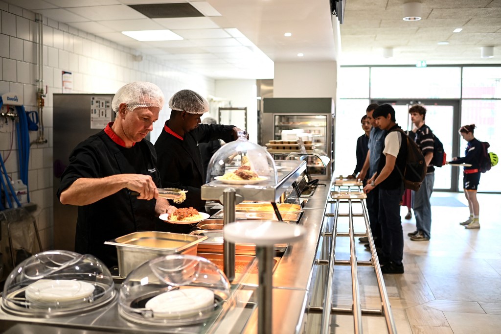 FRANCE-EDUCATION-POLITICS-FOOD